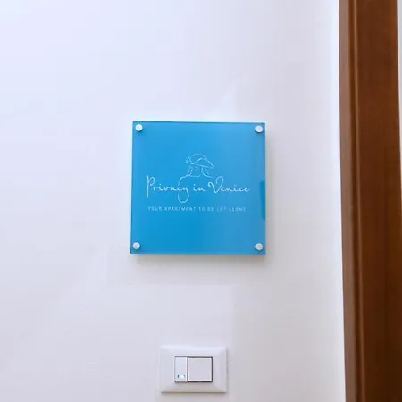 Privacy In - Your To Be Let Alone Apartment Venice