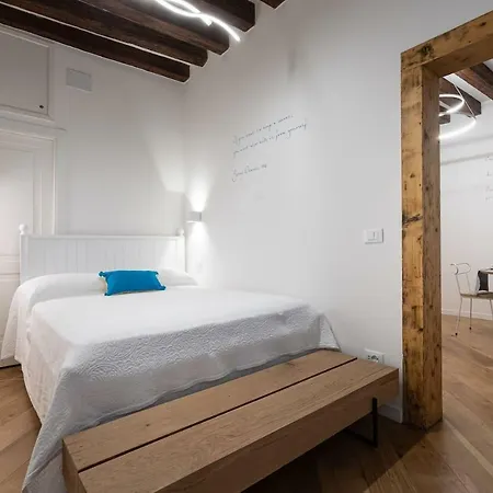 Privacy In - Your To Be Let Alone Apartment Venice